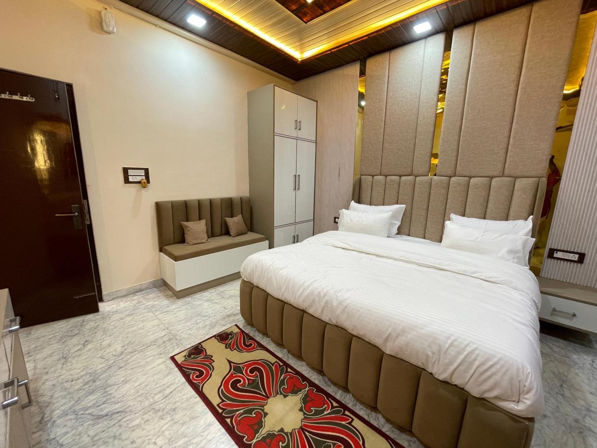 The Marigold Bliss Apartment Агра Екстериор снимка