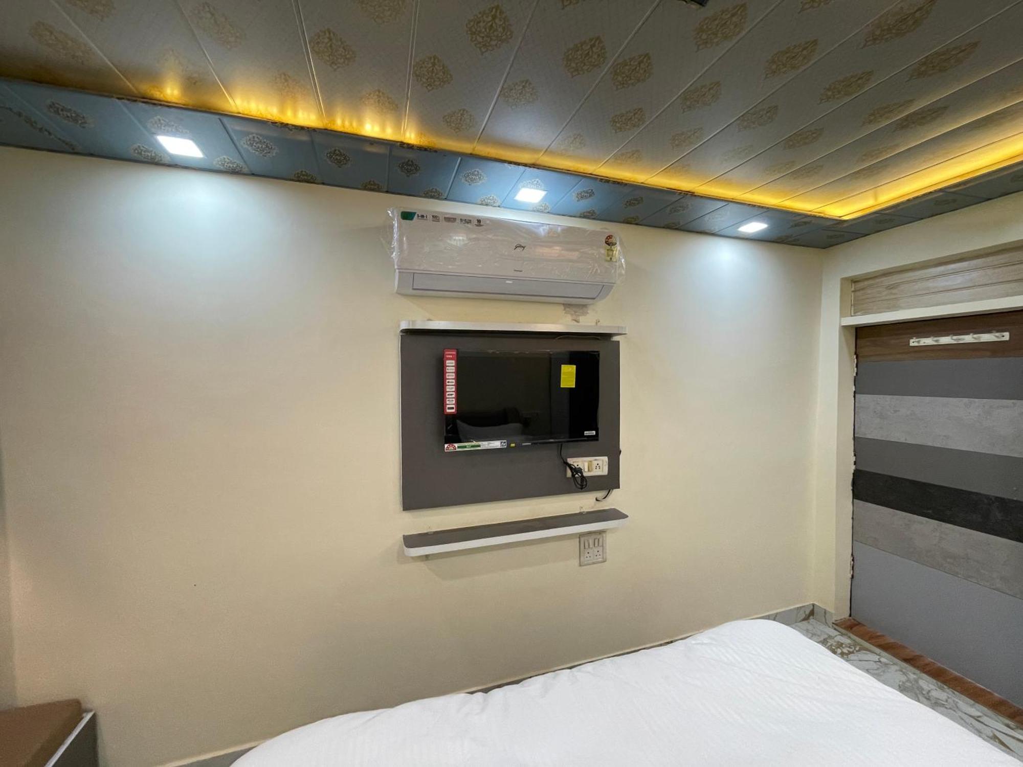 The Marigold Bliss Apartment Агра Екстериор снимка