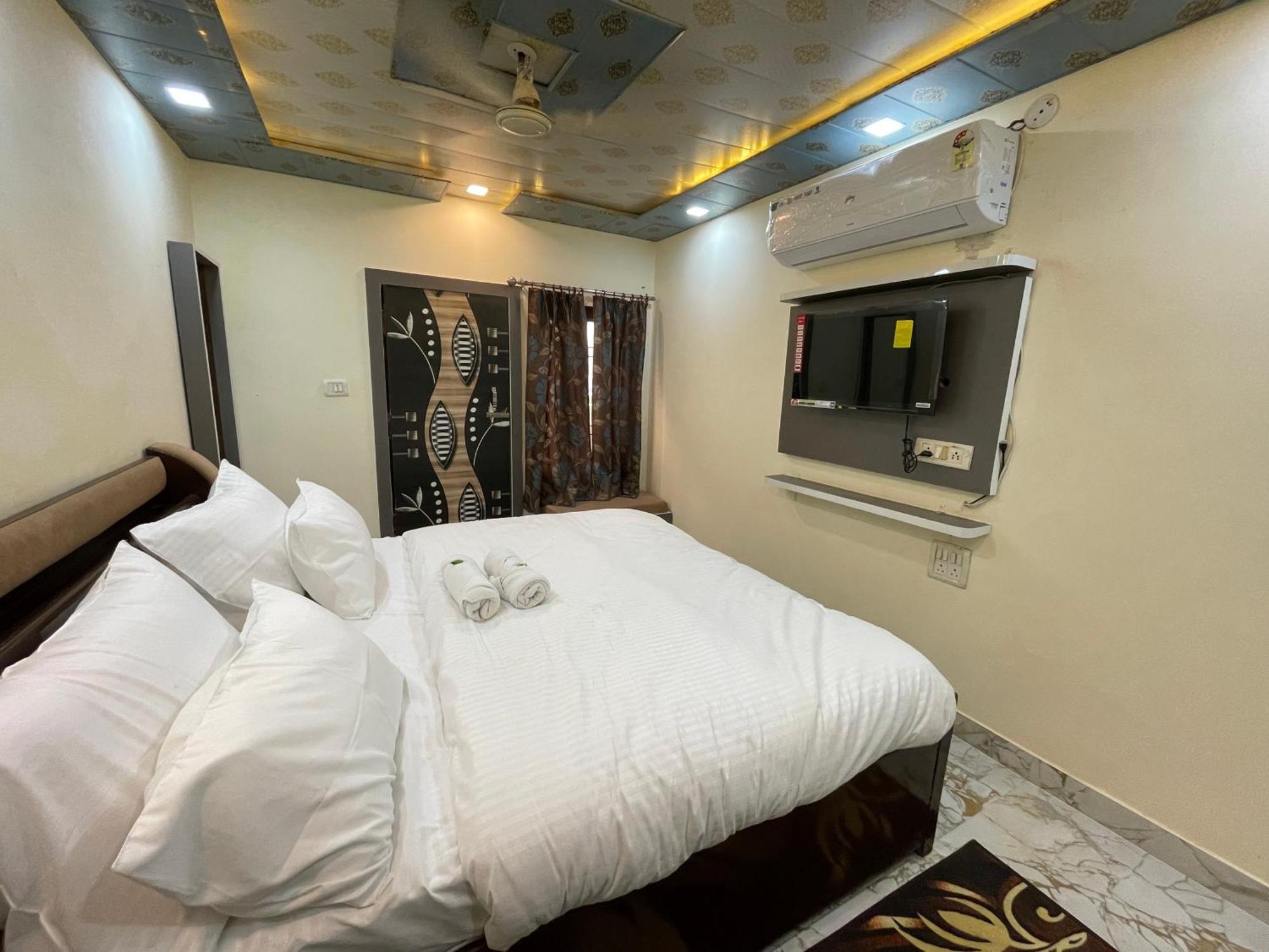 The Marigold Bliss Apartment Агра Екстериор снимка