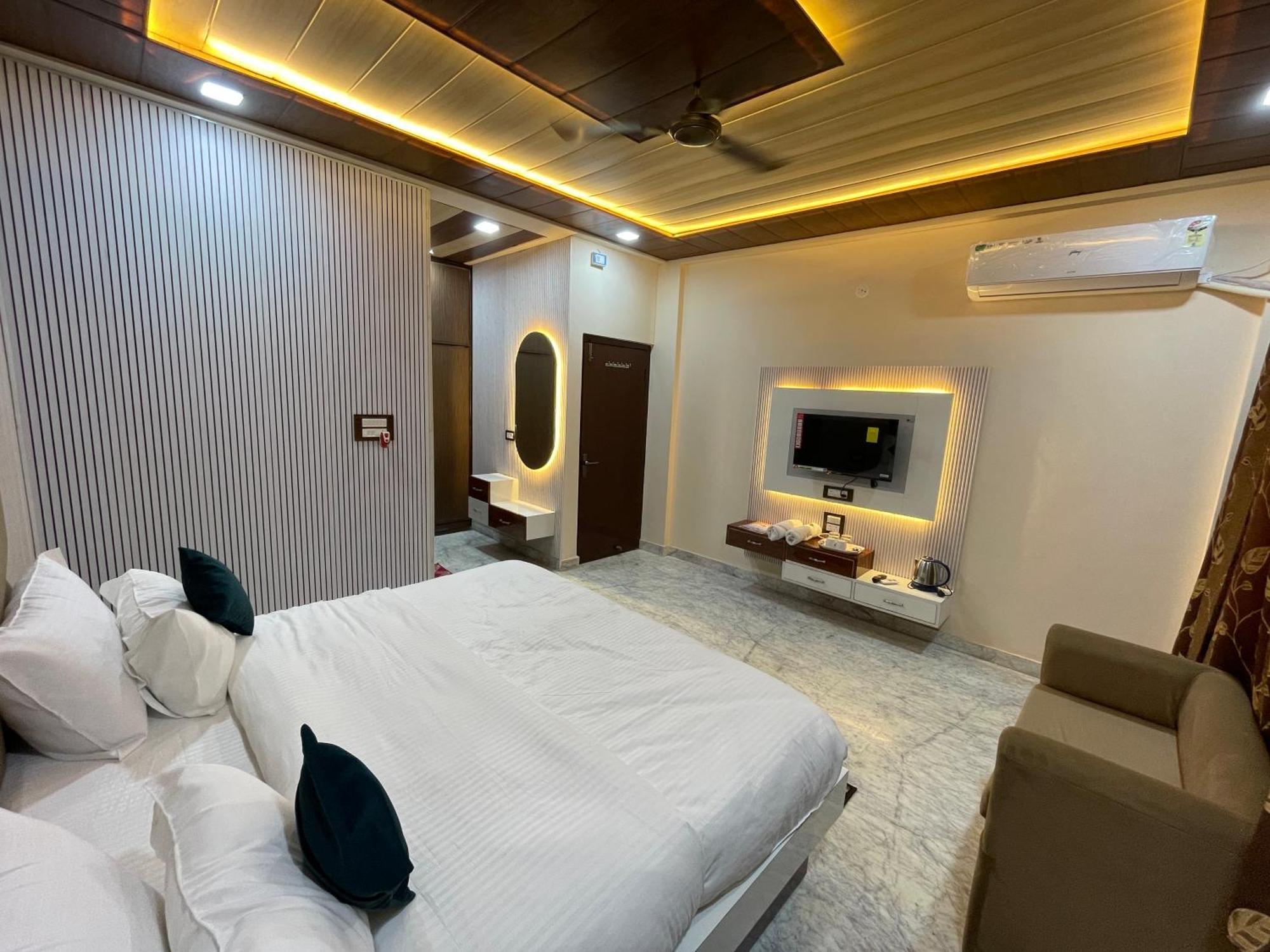 The Marigold Bliss Apartment Агра Екстериор снимка
