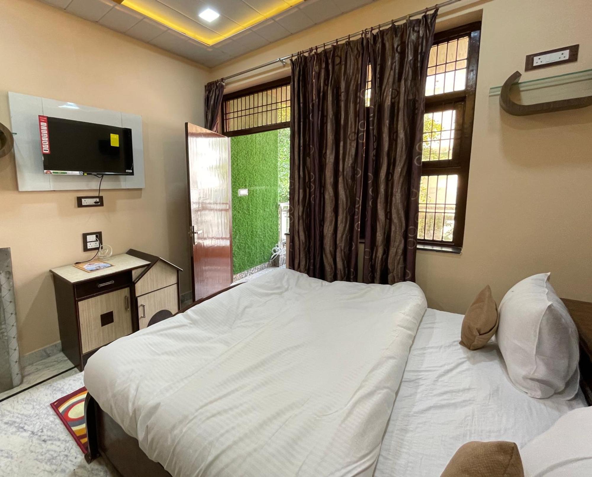 The Marigold Bliss Apartment Агра Екстериор снимка