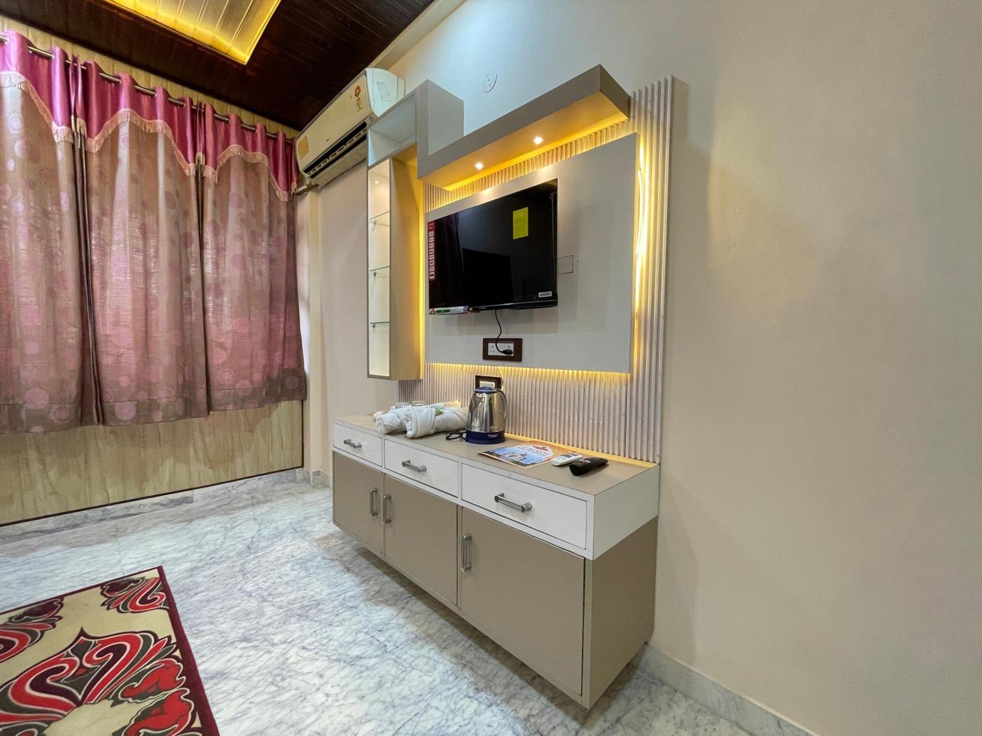 The Marigold Bliss Apartment Агра Екстериор снимка