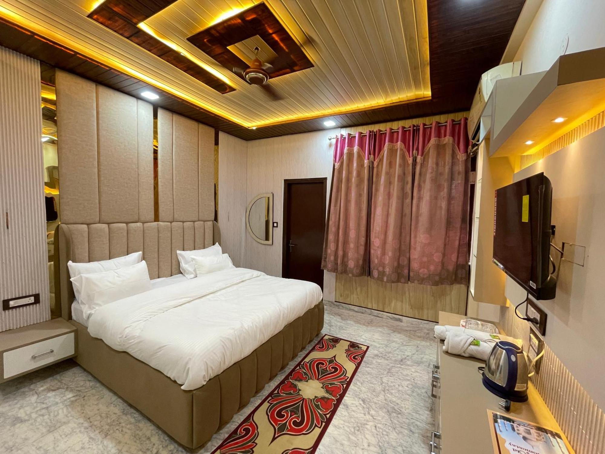 The Marigold Bliss Apartment Агра Екстериор снимка